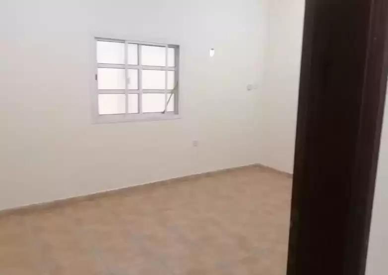 Residential Ready Property 2 Bedrooms U/F Apartment  for rent in Doha #8490 - 1  image 